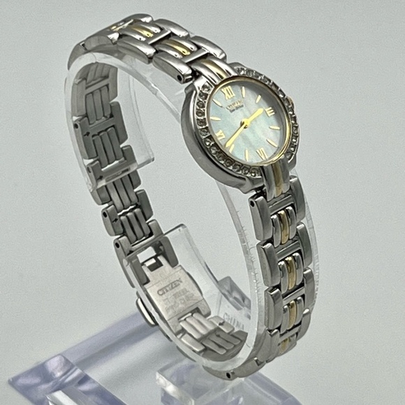 Citizen Eco Drive Petite MOP Round Silver and Gold Ladies Watch Working - Picture 3 of 7